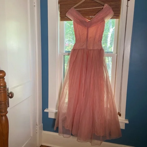 Late 1950s vintage pink chiffon floor length gown - Picture 4 of 8